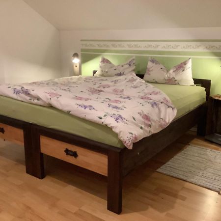 Gemuetliche, Grosszuegige Ferienwohnung Salzhausen Esterno foto